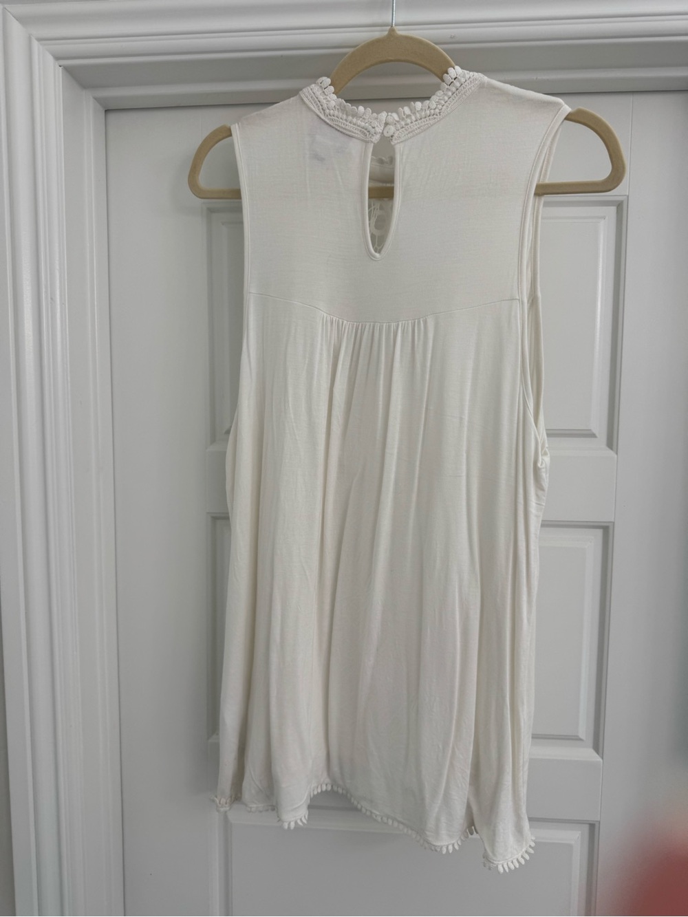 Ariat Women’s Cream Crochet Yoke Long Sleeveless Top - Picture 3 of 3